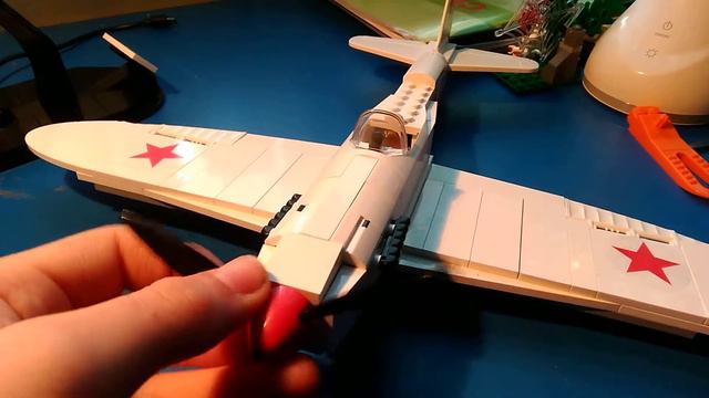 обзор на мой новый совецких самолёт из Лего с пилотом и подставкой смотреть онлайн