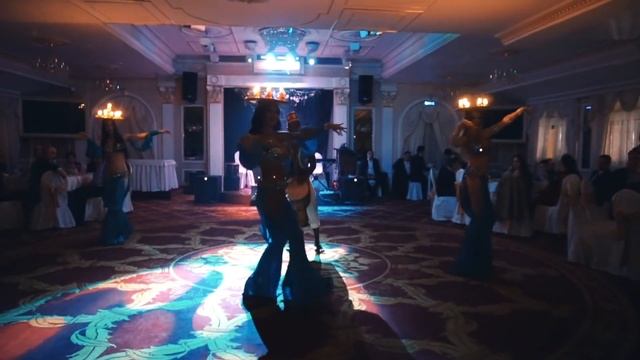 Увидев танцовщицу мужчина вышел танцевать смотреть онлайн