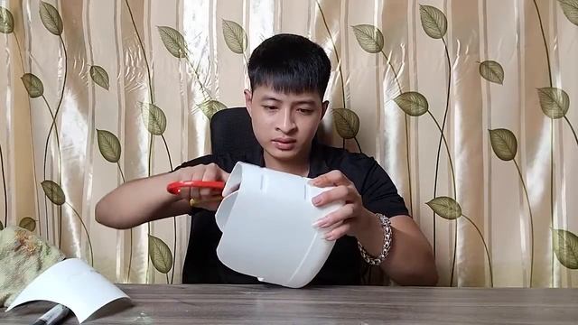 Making a Cat Handbag from a Plastic Can Part 1 смотреть онлайн