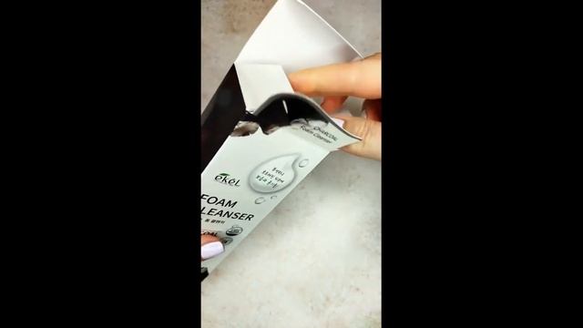EKEL Foam Cleanser Charcoal Пенка для умывания с экстрактом древесного угля смотреть онлайн