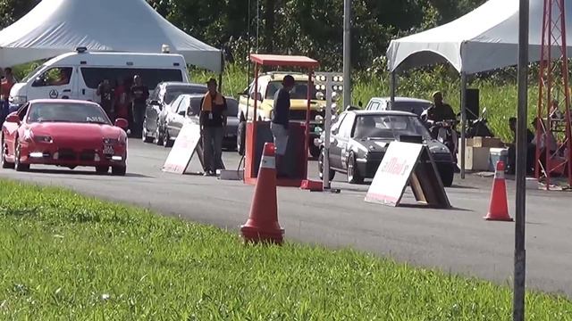 Zero8Two Drag War 2013 - Mitsubishi GTO vs Honda Prelude смотреть онлайн