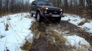 Нива. Офф-роуд в центре города.