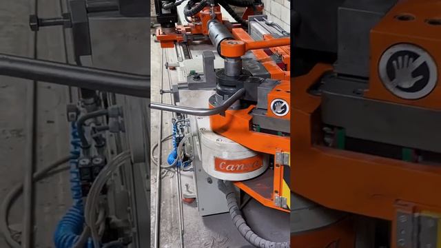 Гибка круглой трубы на автоматическом трубогибе CANSA MAKINA смотреть онлайн