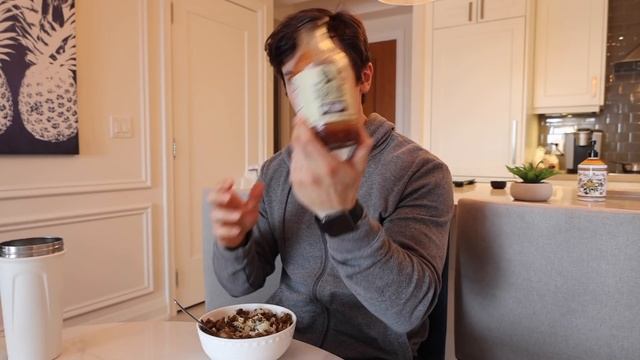 IRONMAN TRIATHLON DIET & TRAINING | 5,000+ Calories & 11 Mile Run | Nick Bare's Routine смотреть онлайн