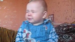 Чихает ребенок