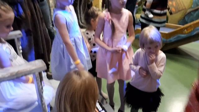 Поздравления и Подарки имениннице Сказкин дом смотреть онлайн