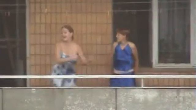Пьяные девки на балконе.avi смотреть онлайн