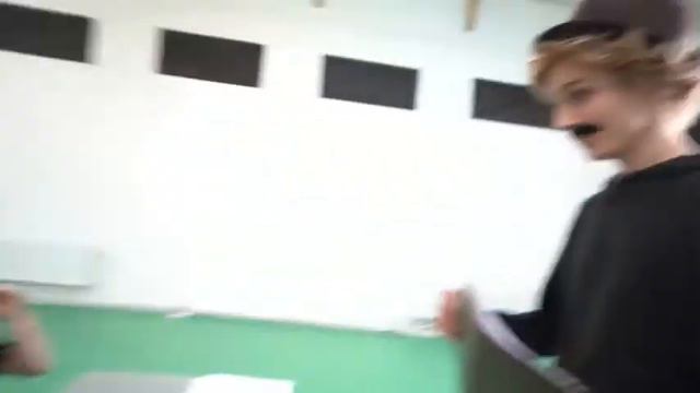 КТО ХУЖЕ НАРИСУЕТ ТОТ ЭТО И СЪЕСТ ЧЕЛЛЕНДЖ! Видео наоборот смотреть онлайн