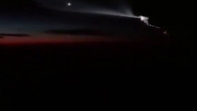 Баллистическая ракета "Трайдент" из кабины мексиканского авиалайнера смотреть онлайн