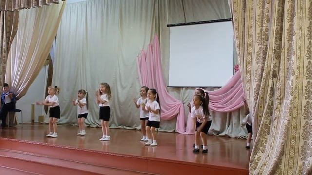 Танцевальное выступление коллектива "Искра" смотреть онлайн