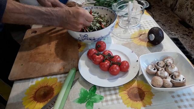 Юрий Кривобок Салат из кабачка и сладкого перца  Грибной соус