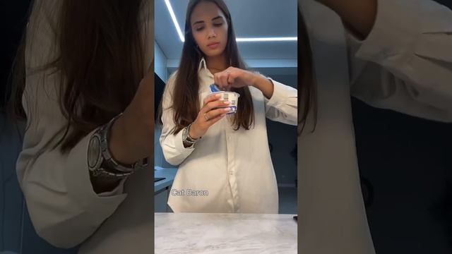 Когда хочешь съесть йогурт, но у тебя есть кот 🐈 #cats смотреть онлайн