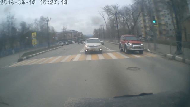 А чо руками то махать?