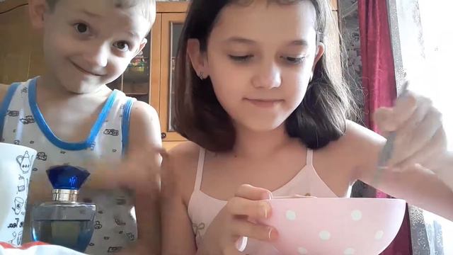 Проверяем рецепт слайма без клея и без тетраборатата натрия. Лизун из жидкого мыла,зубной пасты.... смотреть онлайн