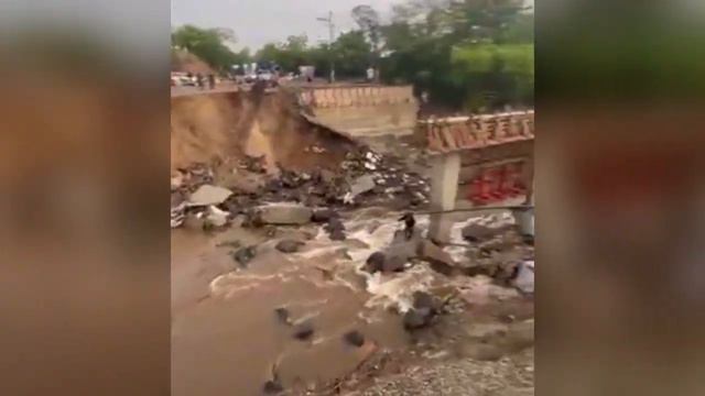 Houses and cars are half underwater! Flood in Chiquimula, Guatemala смотреть онлайн