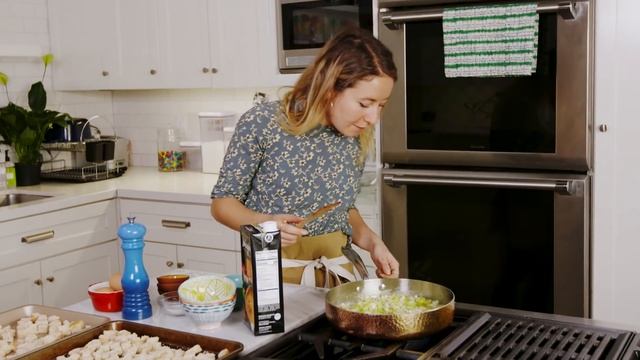 How To Make The Best Thanksgiving Stuffing | Delish Insanely Easy