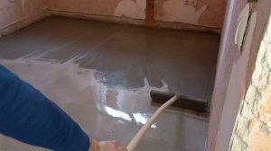 Заливка пола самовыравнивающей смесью. Делаем ровный и гладкий пол