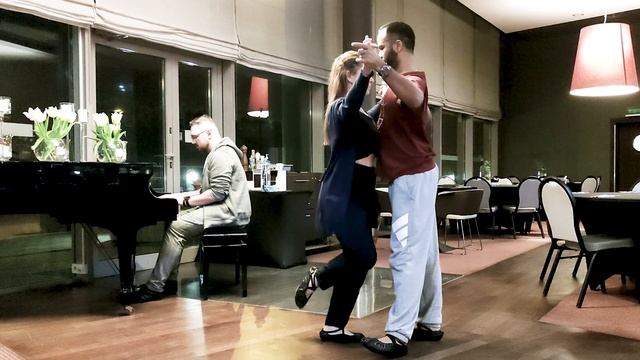 BeING improvising spontaneously at King swing 2023 on a piece played by Piotr Wisniewski смотреть онлайн