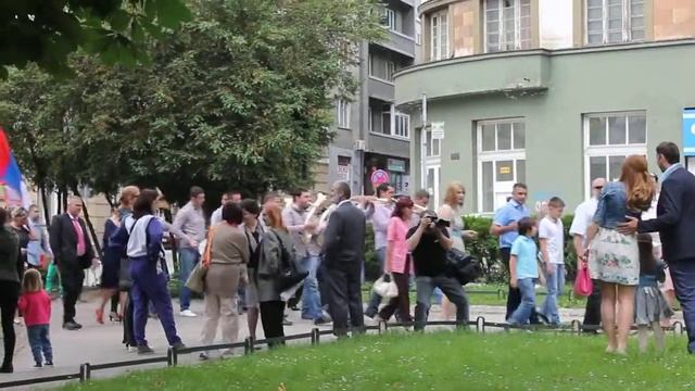 Свадьба в городе Ужице в западной Сербии смотреть онлайн
