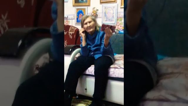 Бабушка поёт, готовится к 9мая!!! смотреть онлайн