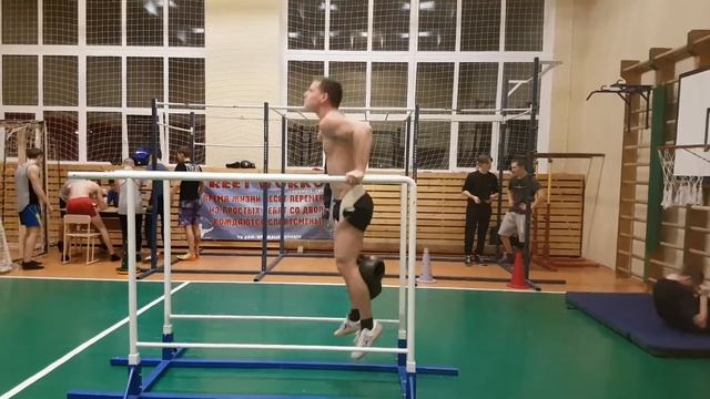 Мировой рекорд отжиманий на брусьях +48кг на 32 повторения смотреть онлайн