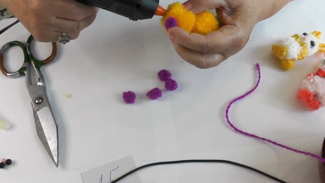 МИЛЫЕ ПУШИСТЫЕ ЗАЙЧИКИ ИЗ ПРЯЖИ! МОЖНО ПОВЕСИТЬ НА ЕЛКУ! смотреть онлайн