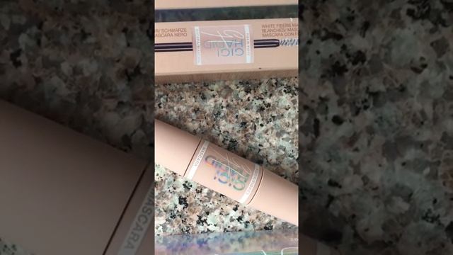 Mascara Gigi Hadid смотреть онлайн