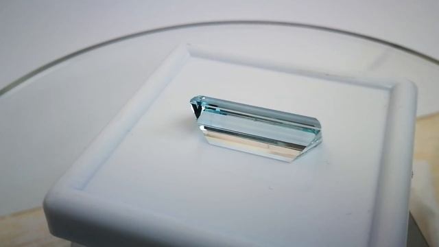 Ювелирные камни - аквамарин, багет 25*10 мм. Aquamarine смотреть онлайн