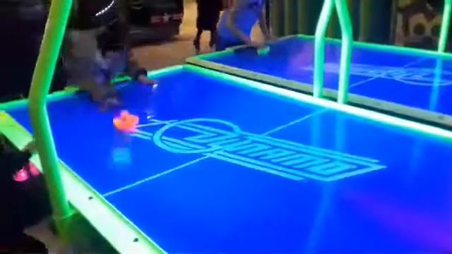 аэрохоккей играть на двоих 2 смотреть онлайн