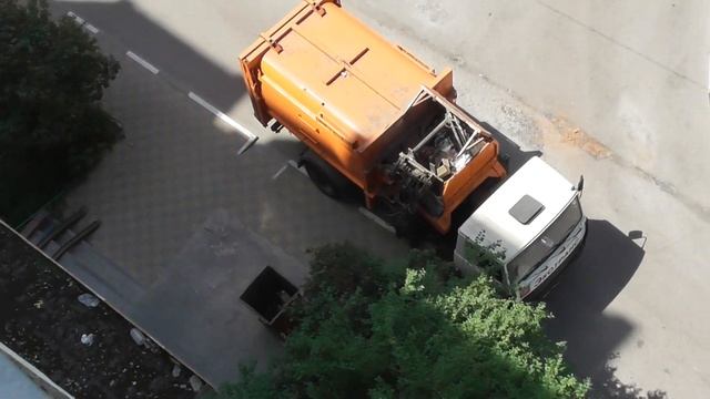 "ГЕРОИЧЕСКОЕ" СПАСЕНИЕ МУСОРОВОЗА ООО "ТК Экотранс" Белгород. смотреть онлайн