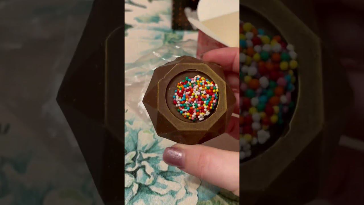 Шоколадная бомбочка #milkchoco #milk #шоколадноемолоко #молоко #зефирка смотреть онлайн