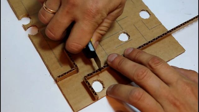 НАСТОЛЬНАЯ ИГРА ЛАБИРИНТ СВОИМИ РУКАМИ / BOARD GAME LABYRINTH WITH THEIR HANDS смотреть онлайн