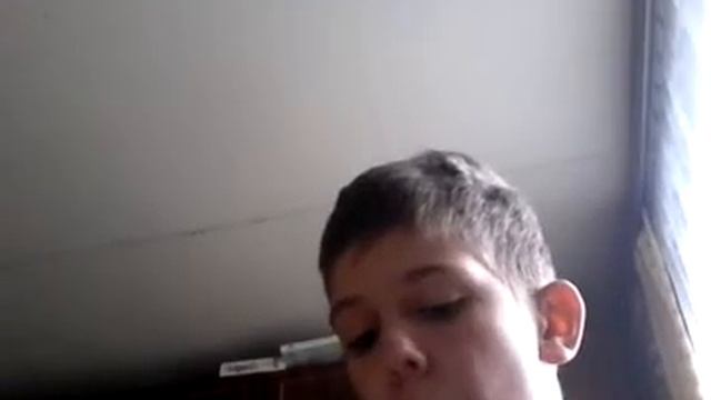 Челендж съесть за 2 минуты 2 печенье и конфеты.Но звонок все испортил. Это легко и я успел