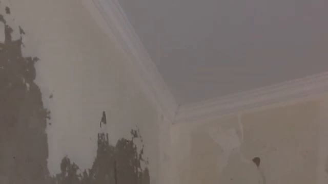 1/Сама. Косметический ремонт своими руками. Как приклеить потолочный плинтус, как ободрать обои смотреть онлайн