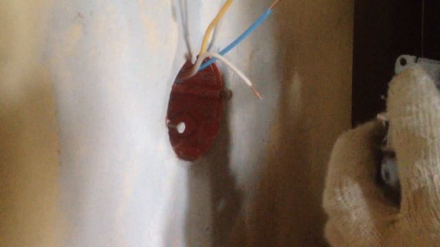 Как монтировать одноклавишный выключатель смотреть онлайн