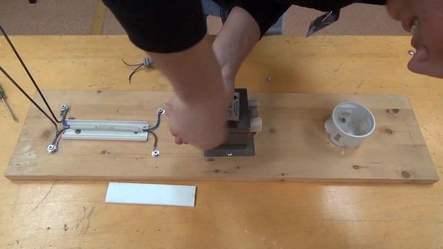 Разбираем микроволновку ради дуги! смотреть онлайн