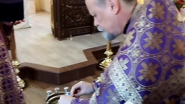 В праздник Происхождения (Изнесения) Честных Древ Животворящего Креста Господня смотреть онлайн