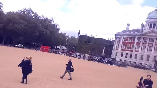 Смена караула в Букингемском дворце(Великобритания, 2017г.) смотреть онлайн