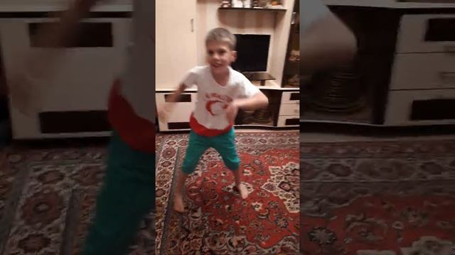 Кому сон, а кому то танцы! смотреть онлайн