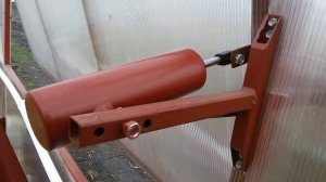 Два вида автоматики для проветривания теплиц сравнение.