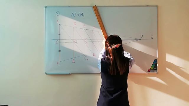 Токсанбаева Мира. Урок 1. Построение вертикальных линий в перспективе смотреть онлайн