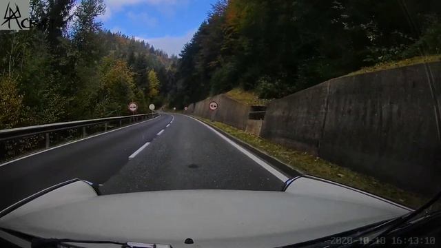 Trabant drive up the Bödele Austria смотреть онлайн