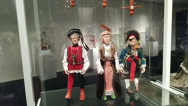 Баку. Центр Гейдара Алиева. Куклы или машины? смотреть онлайн