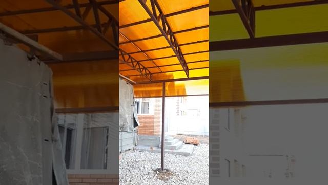Навес односкатный из поликарбоната.