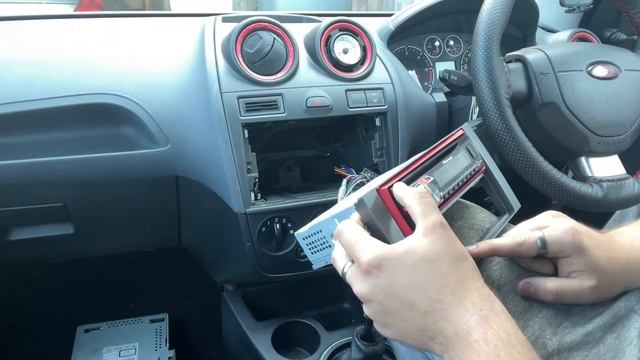 How To Install An Aftermarket Stereo In a Facelift MK6 Ford Fiesta!! (Ebay Kit) смотреть онлайн