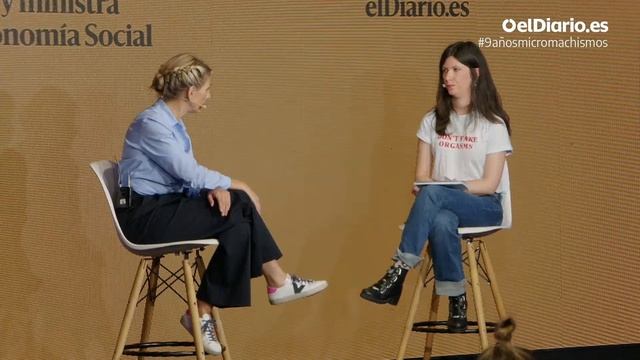 Ana Requena entrevista a Yolanda Díaz en la celebración del noveno aniversario de Micromachismos смотреть онлайн