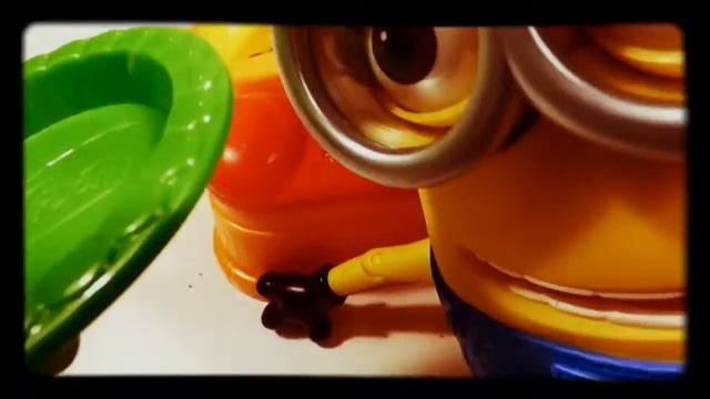Minions, Toy Microwave, Bananas, Cookie Monster, SpongeBob and More смотреть онлайн