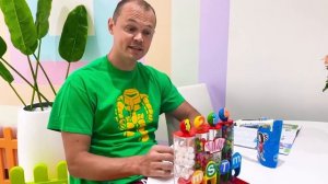 Макс и Катя помогают папе