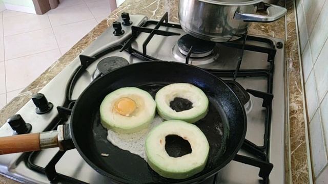 Кабачки снова в деле, на завтрак  глазунья!