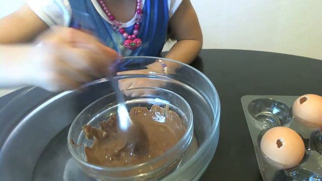 Делаем шоколадные яйца своими руками Chocolate eggs the hands смотреть онлайн